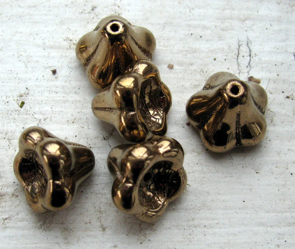 Tjeckiska änglakjolar/blommor - Light Bronze 11x13mm, 5-pack Hilmas Pyssel
