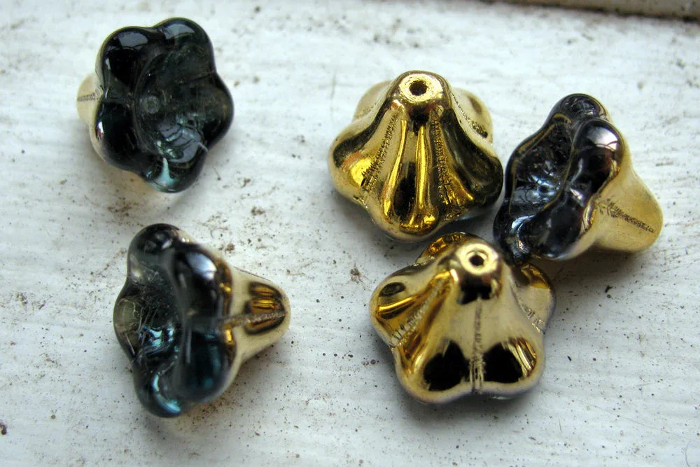 Tjeckiska änglakjolar/blommor - Crystal Aurum 11x13mm, 5-pack Hilmas Pyssel
