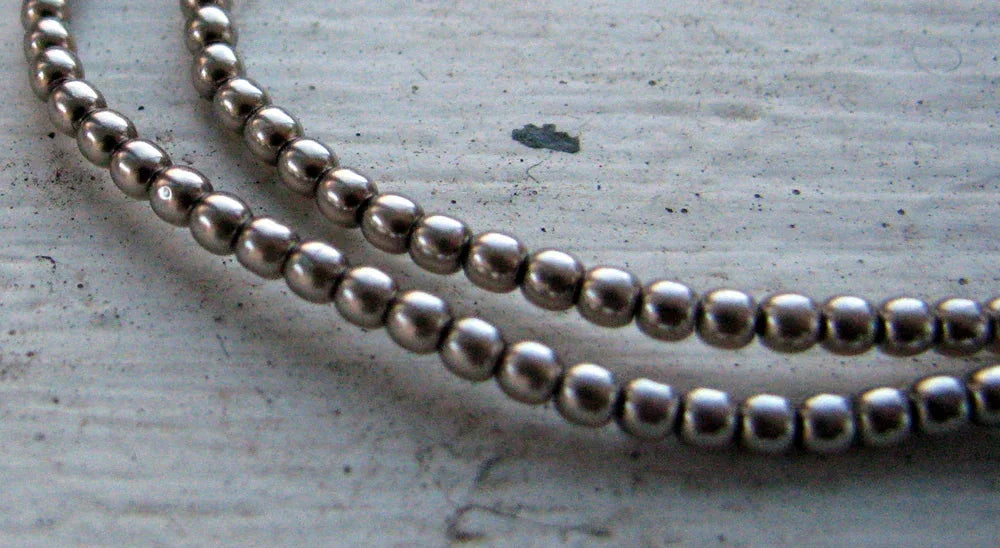 Tjeckiska vaxade glaspärlor - Champagne 2mm, 1 sträng Hilmas Pyssel