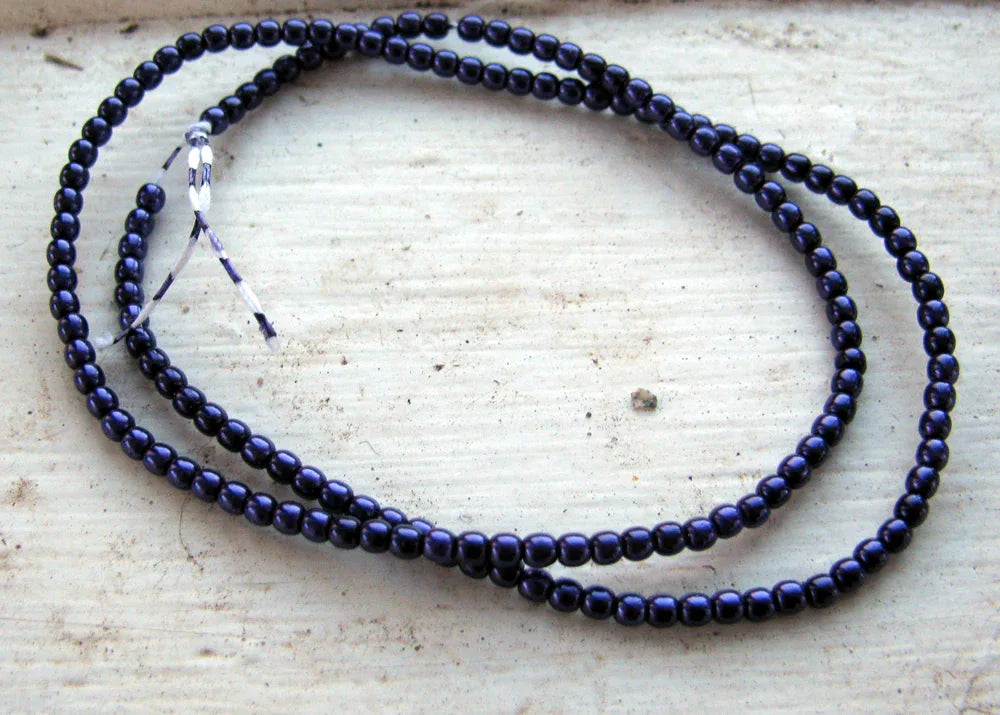 Tjeckiska vaxade glaspärlor - Purple 2mm, 1 sträng Hilmas Pyssel