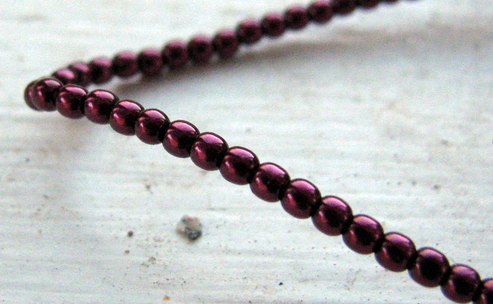 Tjeckiska vaxade glaspärlor - Burgundy 2mm, 1 sträng Hilmas Pyssel