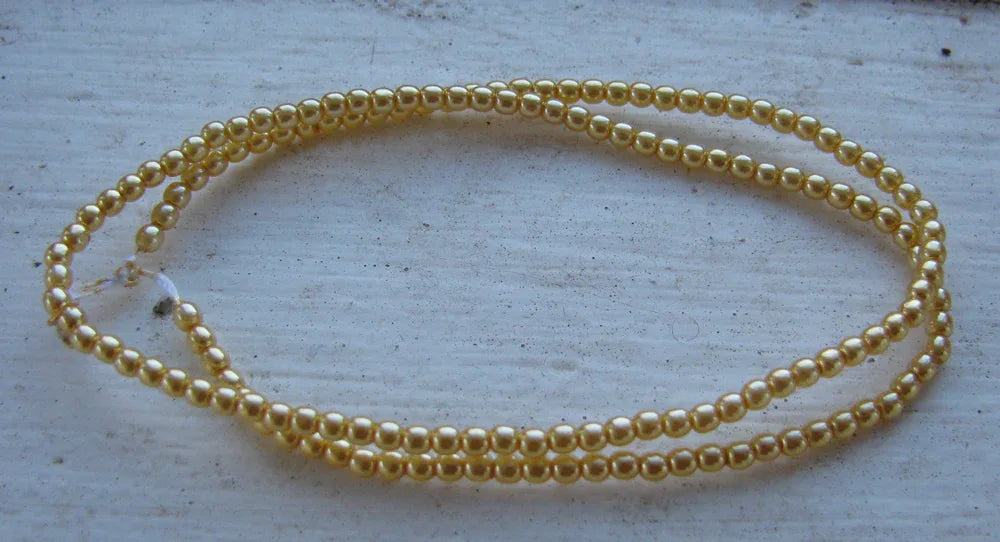 Tjeckiska vaxade glaspärlor - Sunglow 2mm, 1 sträng Hilmas Pyssel