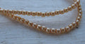 Tjeckiska vaxade glaspärlor - Peach 2mm, 1 sträng Hilmas Pyssel