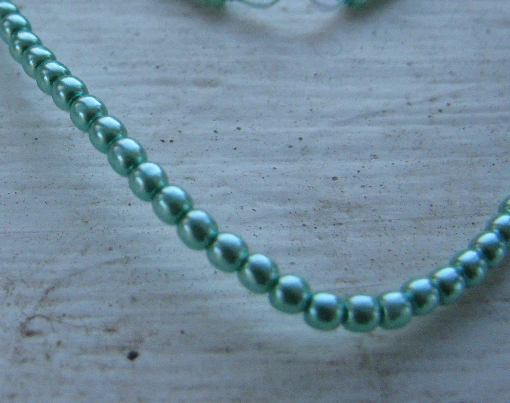 Tjeckiska vaxade glaspärlor - Aqua 2mm Hilmas Pyssel