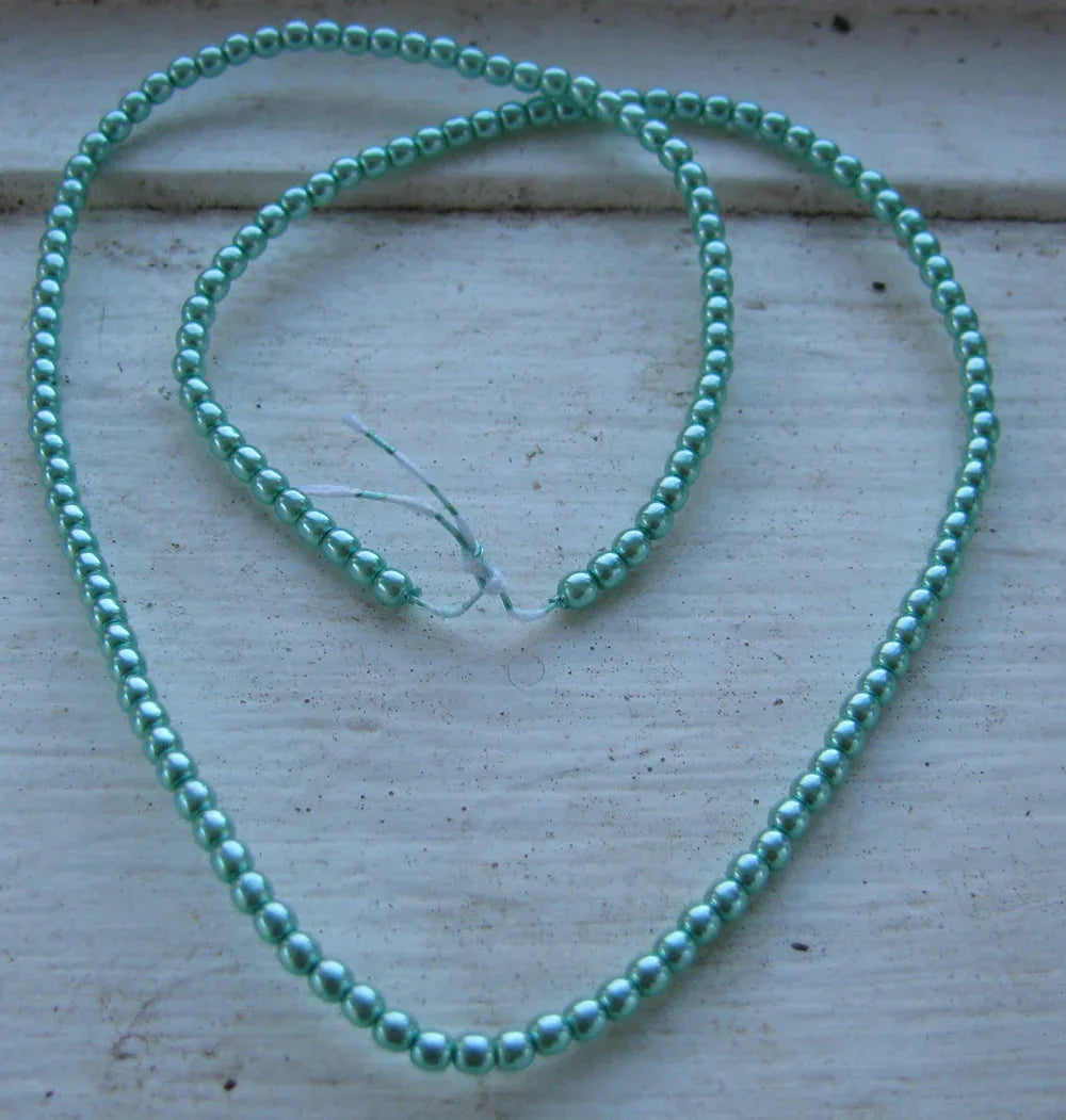 Tjeckiska vaxade glaspärlor - Aqua 2mm Hilmas Pyssel