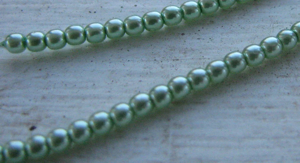 Tjeckiska vaxade glaspärlor - Light Sapphire 2mm, 1 sträng Hilmas Pyssel