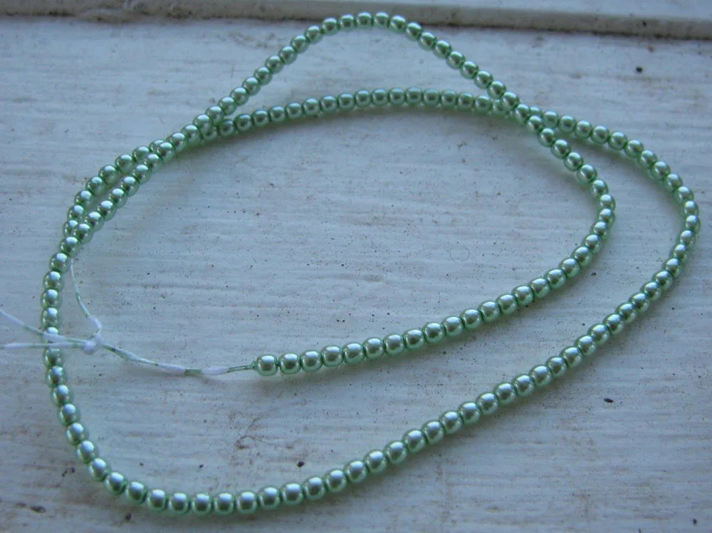Tjeckiska vaxade glaspärlor - Light Sapphire 2mm, 1 sträng Hilmas Pyssel