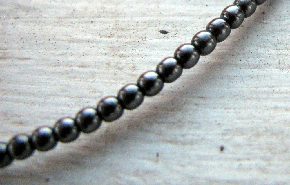 Tjeckiska Vaxade Glaspärlor - Hematite 2mm, 1 sträng Hilmas Pyssel