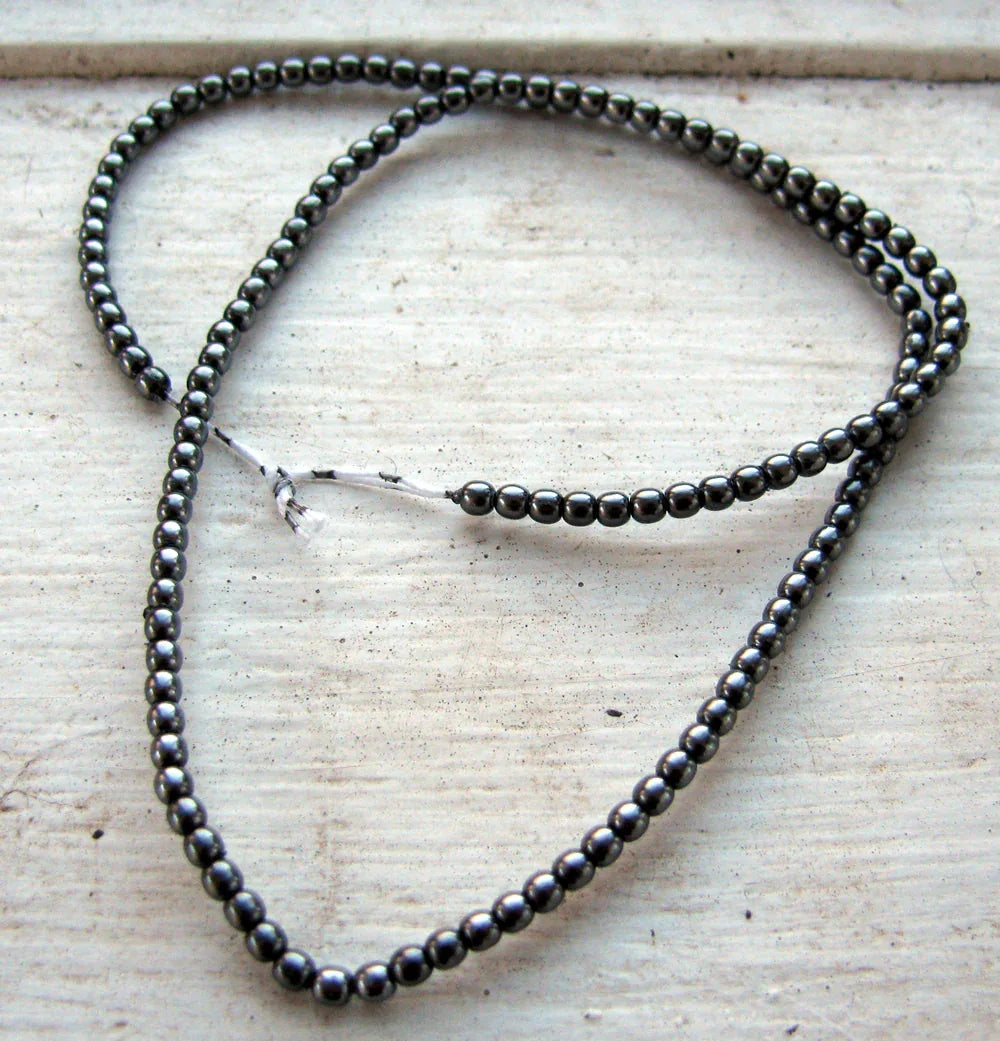 Tjeckiska Vaxade Glaspärlor - Hematite 2mm, 1 sträng Hilmas Pyssel