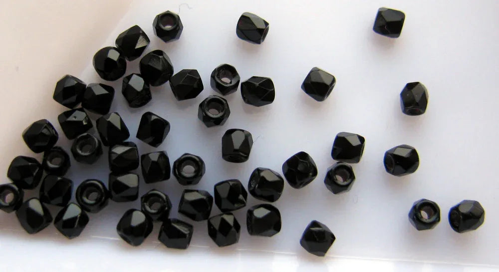 Tjeckiska Firepolish - Jet True 2 mm, 2 gram Hilmas Pyssel