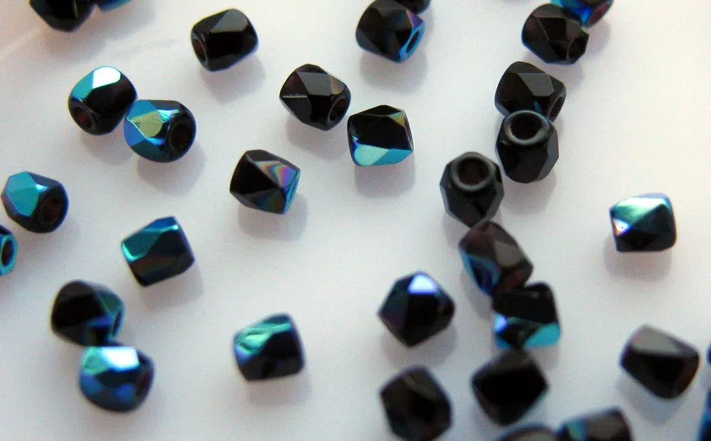 Tjeckiska Firepolish - Jet AB True 2 mm, 600-pack Hilmas Pyssel