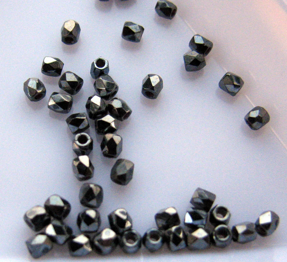 Tjeckiska Firepolish - Jet Hematite True 2 mm, 2 gram Hilmas Pyssel