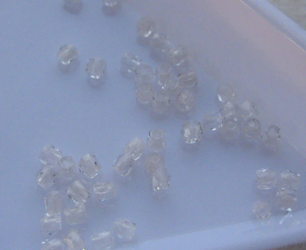 Tjeckiska Firepolish - Crystal true 2 mm, 50 stycken Hilmas Pyssel