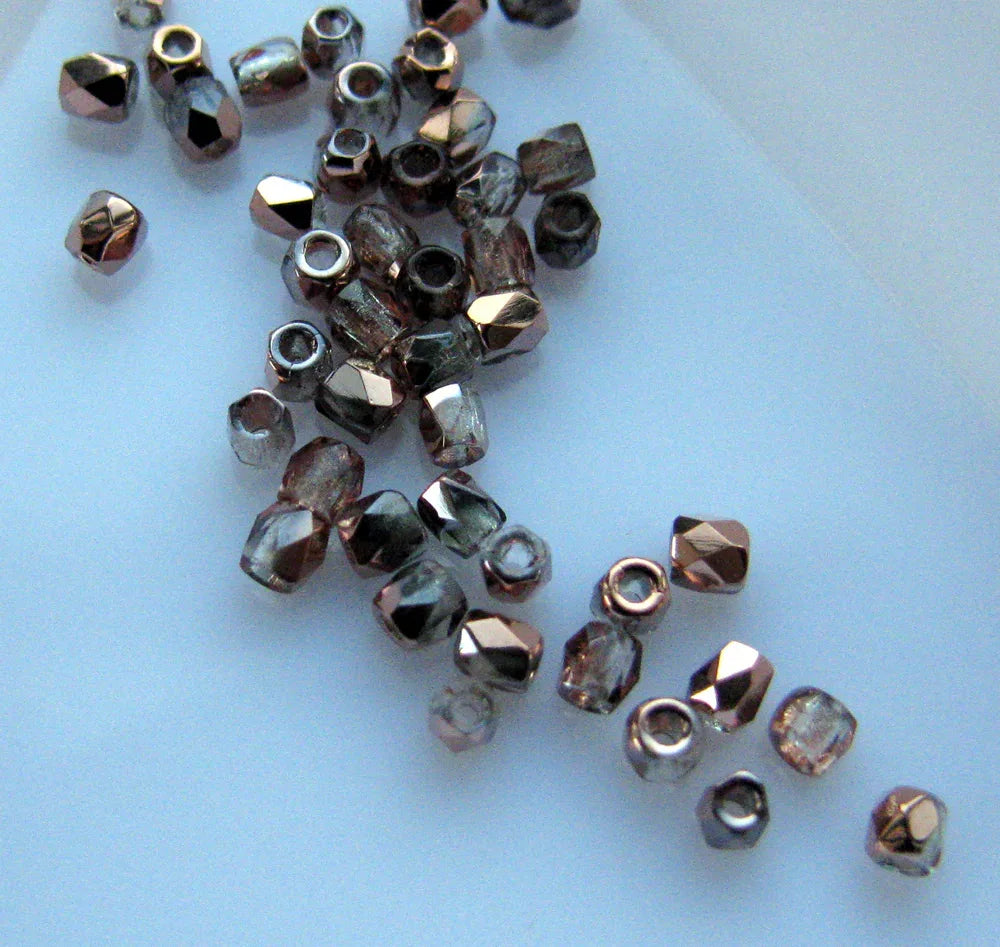 Tjeckiska Firepolish - Crystal Capri Gold, True 2 mm, 2 gram Hilmas Pyssel