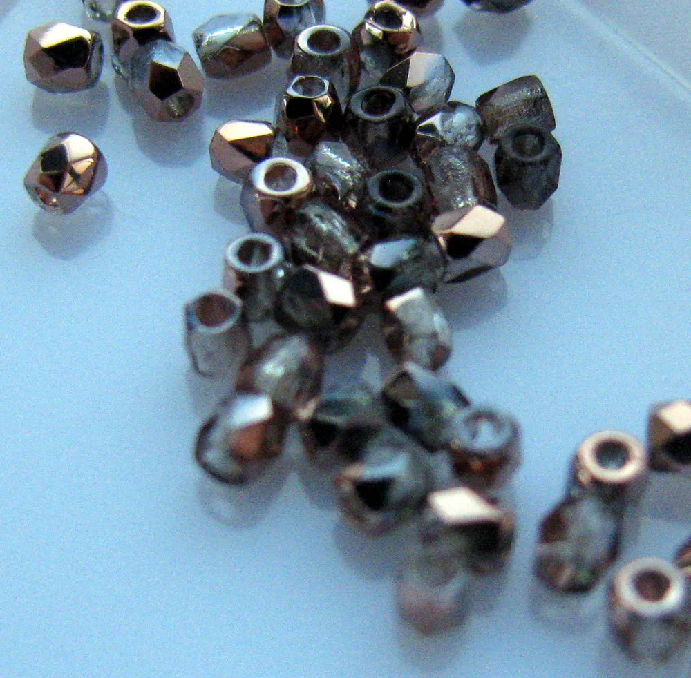 Tjeckiska Firepolish - Crystal Capri Gold, True 2 mm, 2 gram Hilmas Pyssel