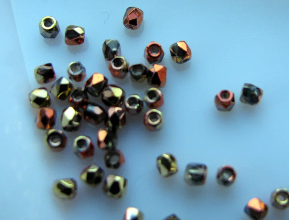 Tjeckiska Firepolish - Crystal California Gold Rush true 2 mm, 2 gram Hilmas Pyssel