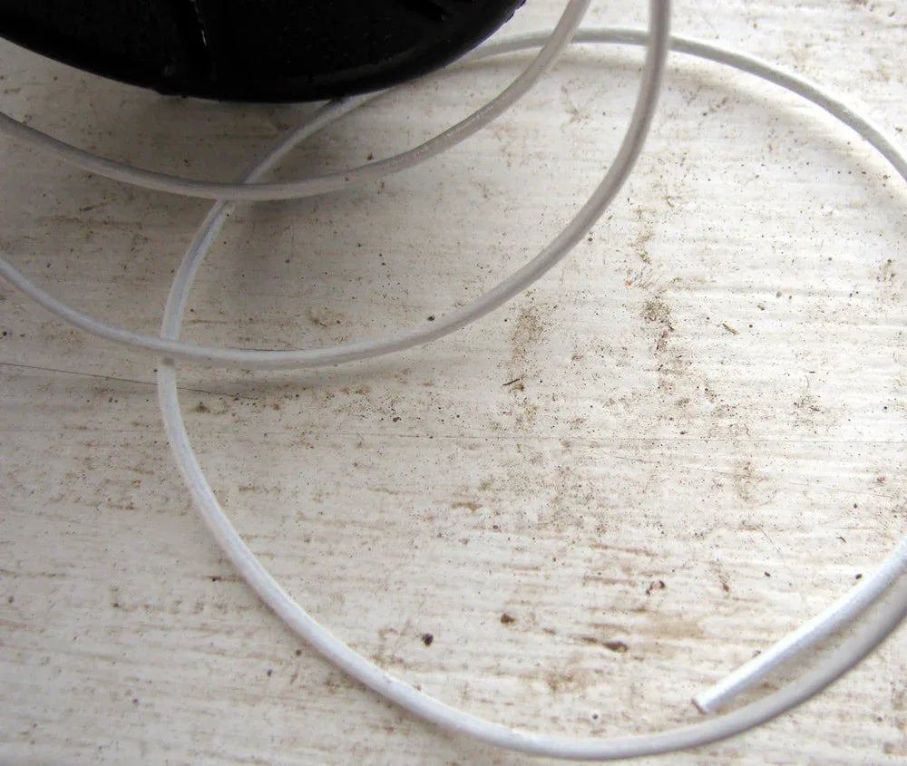 Läderband 1 mm - Vit, 1m Hilmas Pyssel