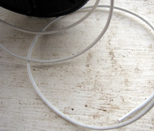 Läderband 1 mm - Vit, 1m Hilmas Pyssel