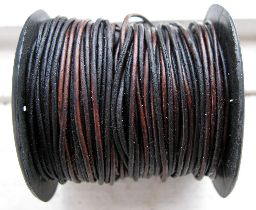 Läderband ca 1 mm - Brun, 1m Hilmas Pyssel