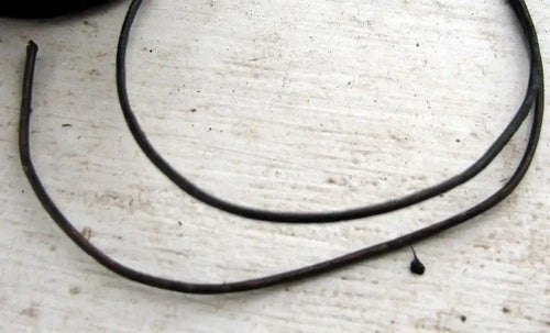 Läderband ca 1 mm - Brun, 1m Hilmas Pyssel