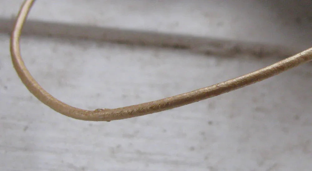Läderband 1,5 mm - Metallic Gold, 1 m Hilmas Pyssel