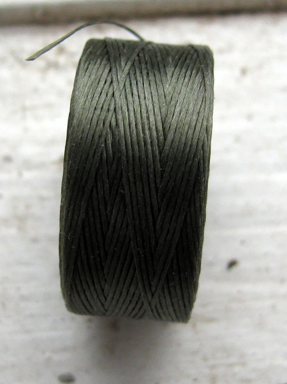 S-Lon Bead Thread - Olive, Strl D, 1 Rulle Hilmas Pyssel
