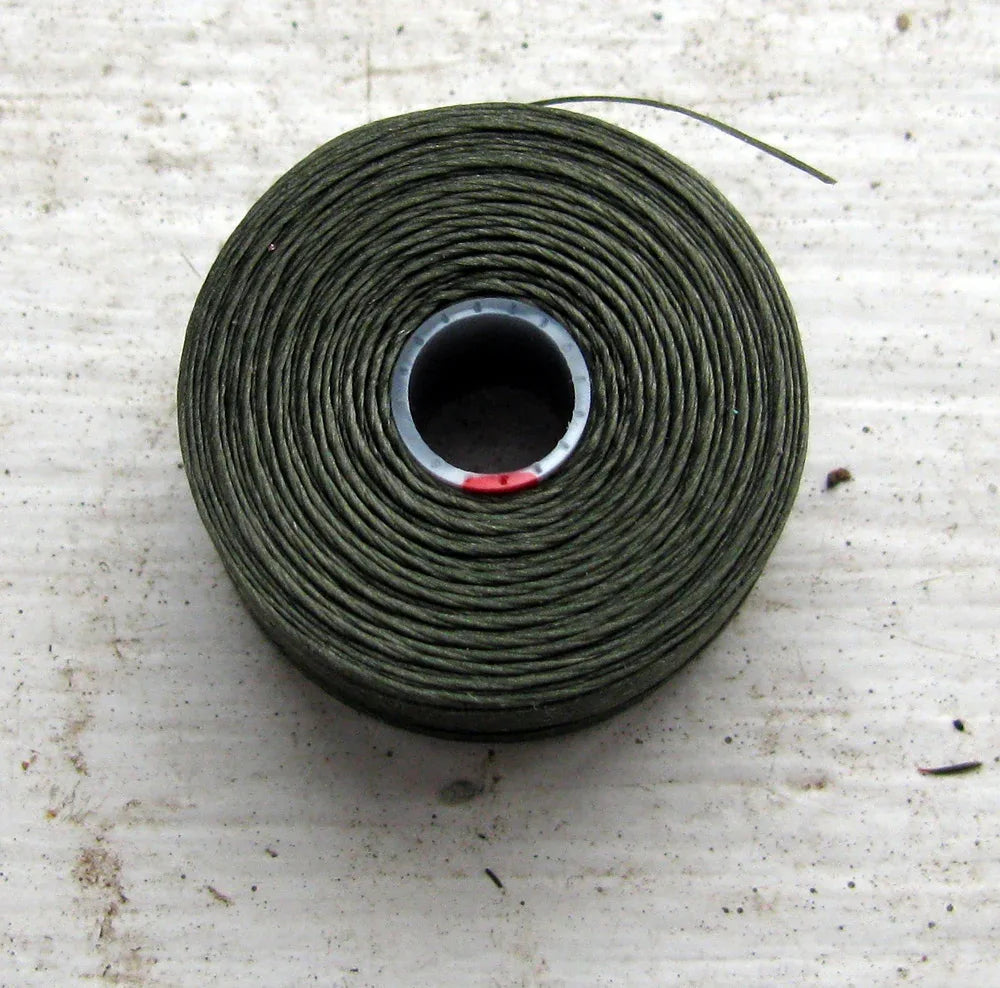 S-Lon Bead Thread - Olive, Strl D, 1 Rulle Hilmas Pyssel