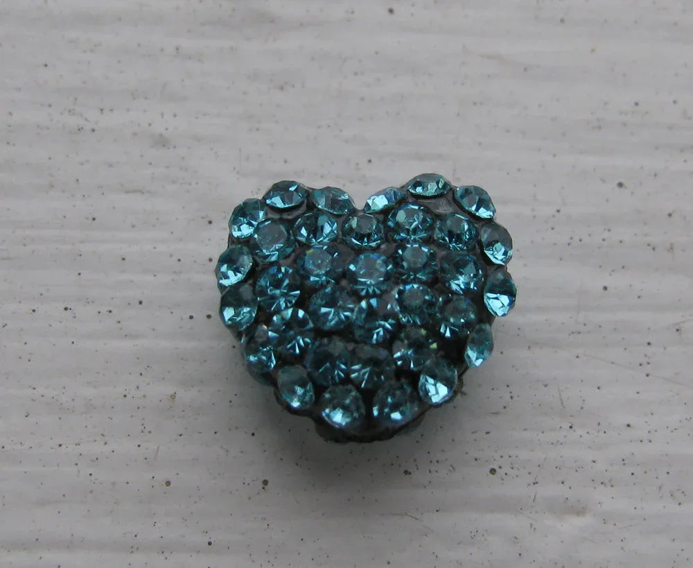 Strasspärla i resin - Turkost hjärta 1 st Hilmas Pyssel