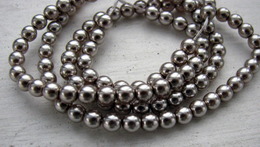 Tjeckiska vaxade glaspärlor - Champagne 4mm, 1 sträng Hilmas Pyssel