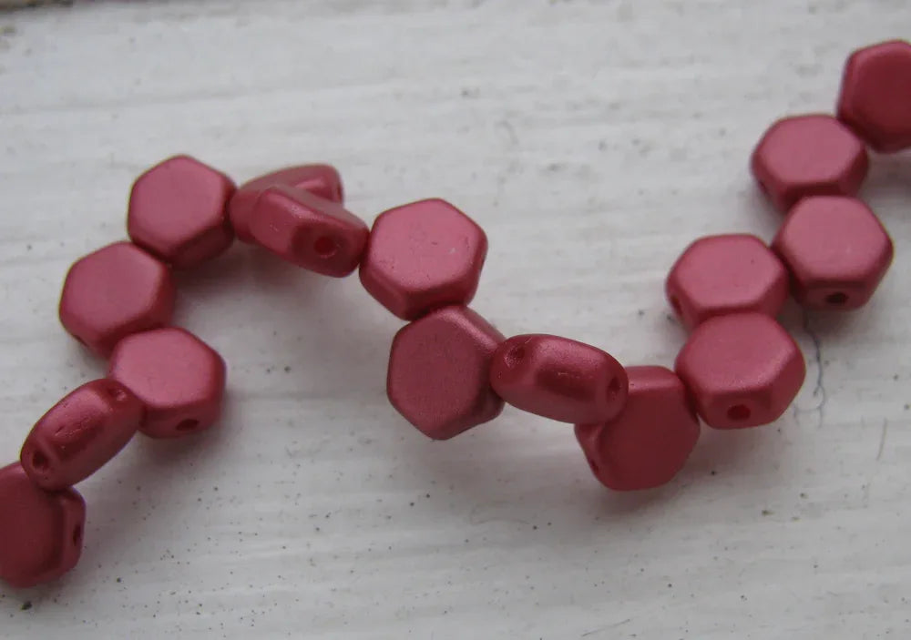 Honeycomb - Pastel Dark Coral 6mm, 1 sträng Hilmas Pyssel