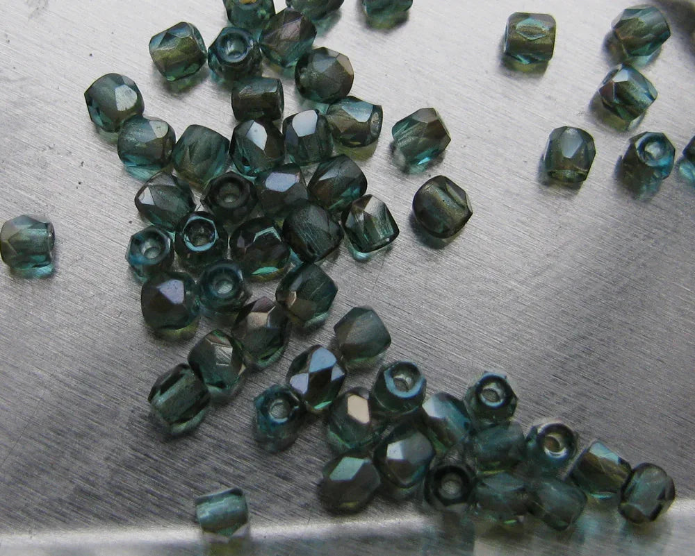 Tjeckiska Firepolish - Aqua Celsian, True 2 mm, 2 gram Hilmas Pyssel