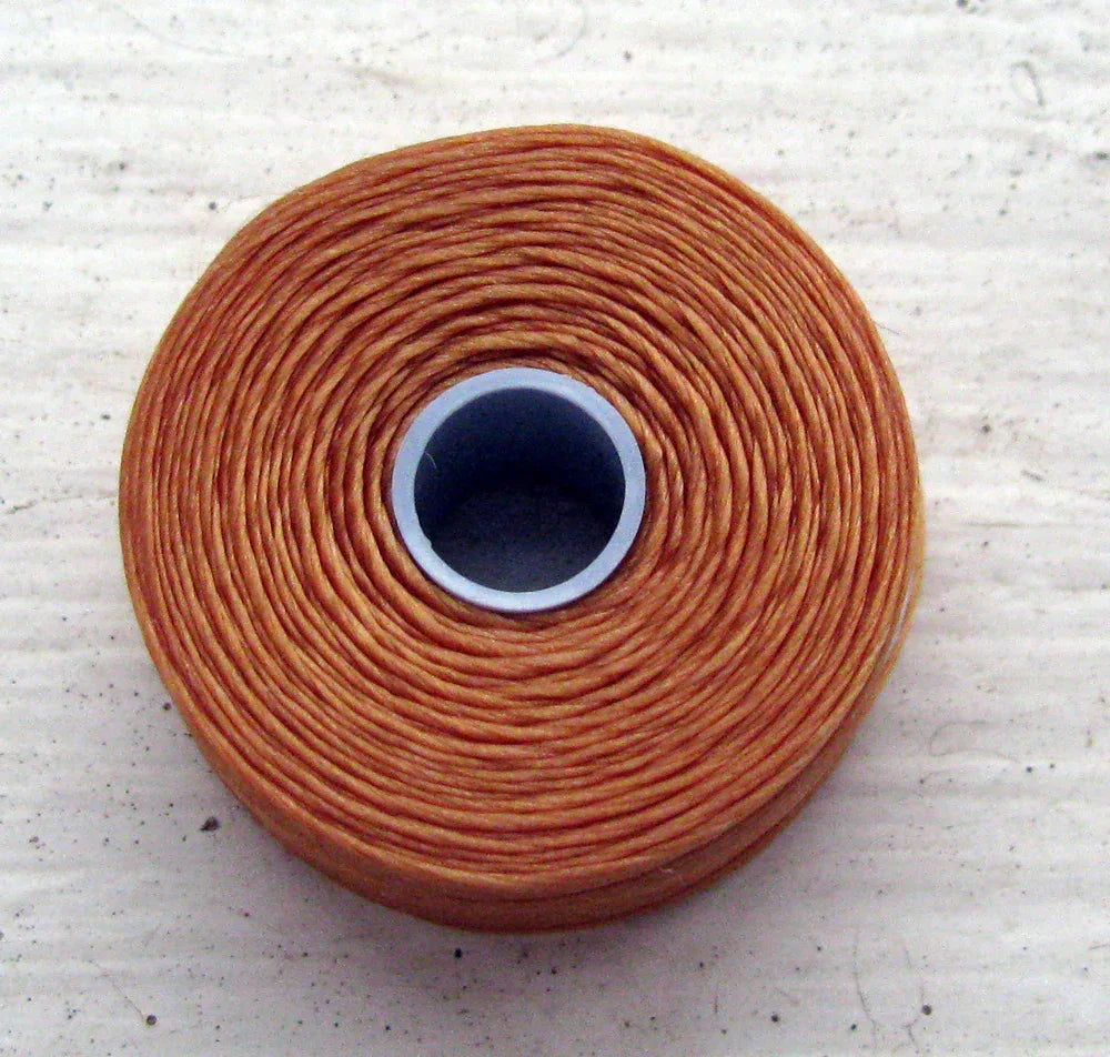 S-Lon Bead thread - Tan, strl D, 1 rulle Hilmas Pyssel