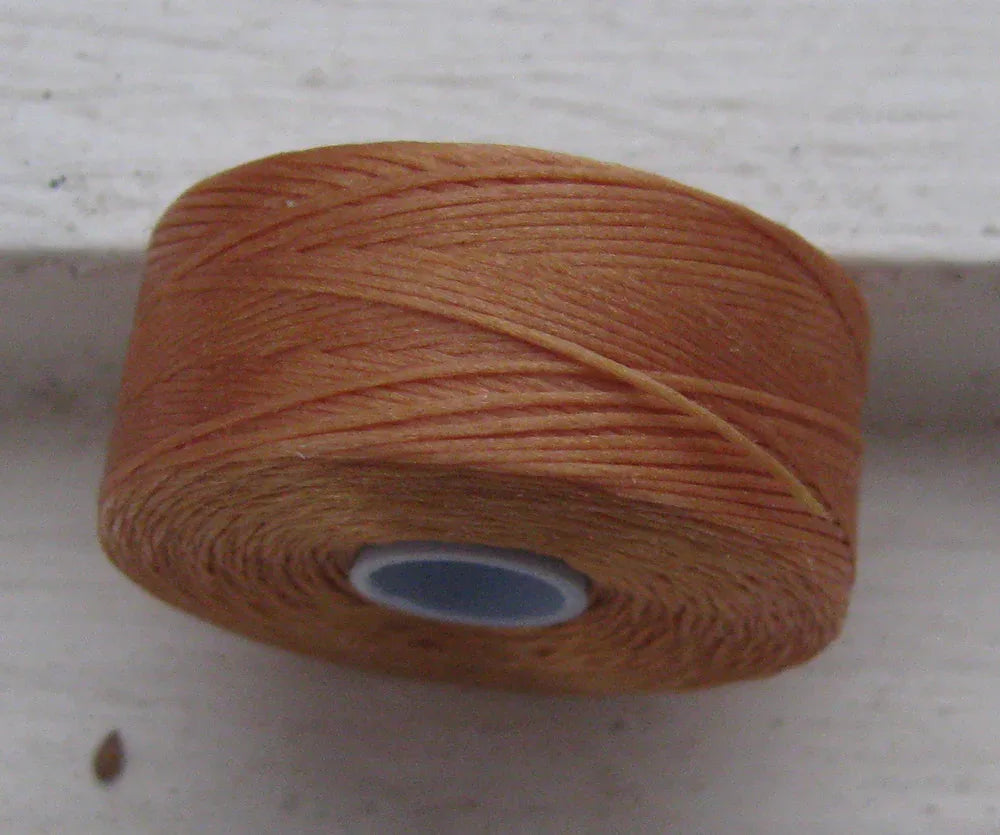 S-Lon Bead thread - Tan, strl D, 1 rulle Hilmas Pyssel