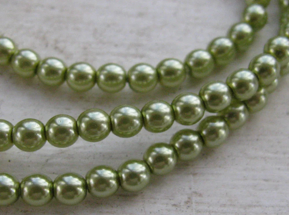 Tjeckiska vaxade glaspärlor - Olivine 4mm, 1 sträng Hilmas Pyssel