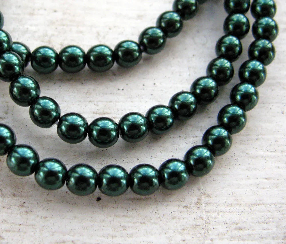 Tjeckiska Vaxade Glaspärlor - Deep Emerald 4mm, 1 sträng Hilmas Pyssel