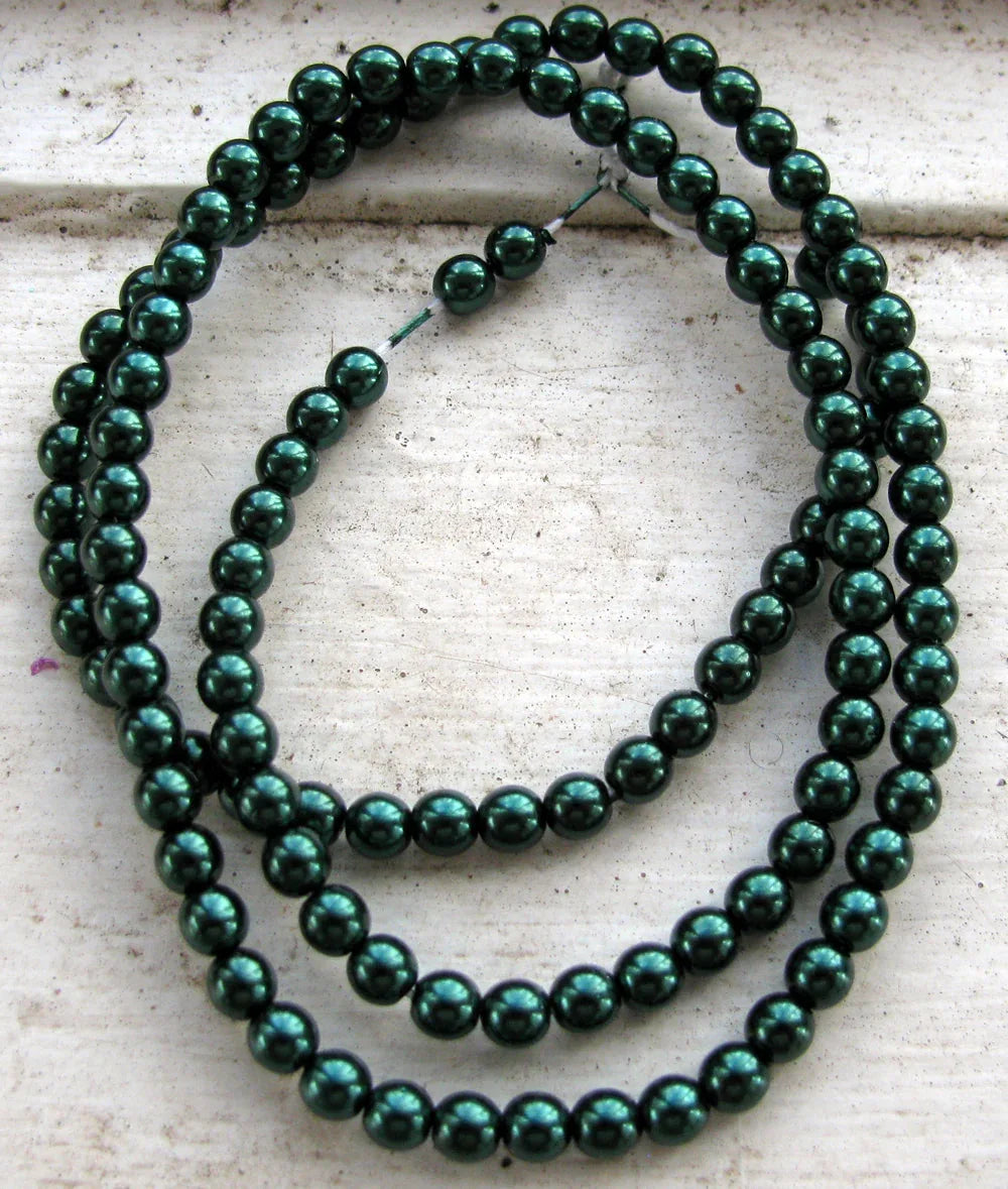 Tjeckiska Vaxade Glaspärlor - Deep Emerald 4mm, 1 sträng Hilmas Pyssel