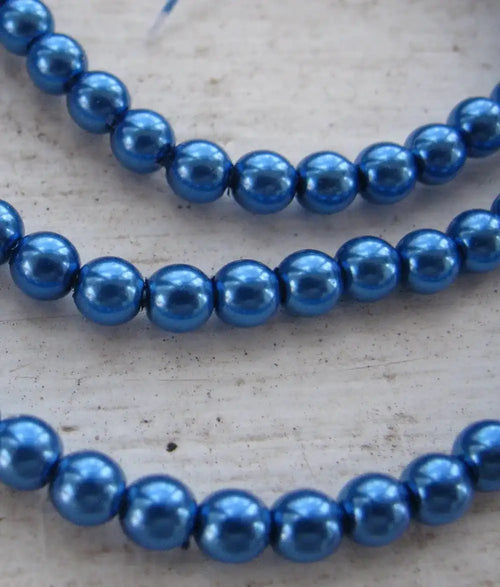 Tjeckiska vaxade glaspärlor - Persian Blue 4mm, 1 sträng Hilmas Pyssel
