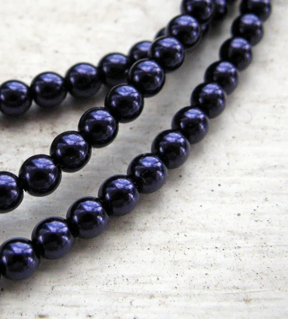 Tjeckiska vaxade glaspärlor - Purple 4mm, 1 sträng Hilmas Pyssel