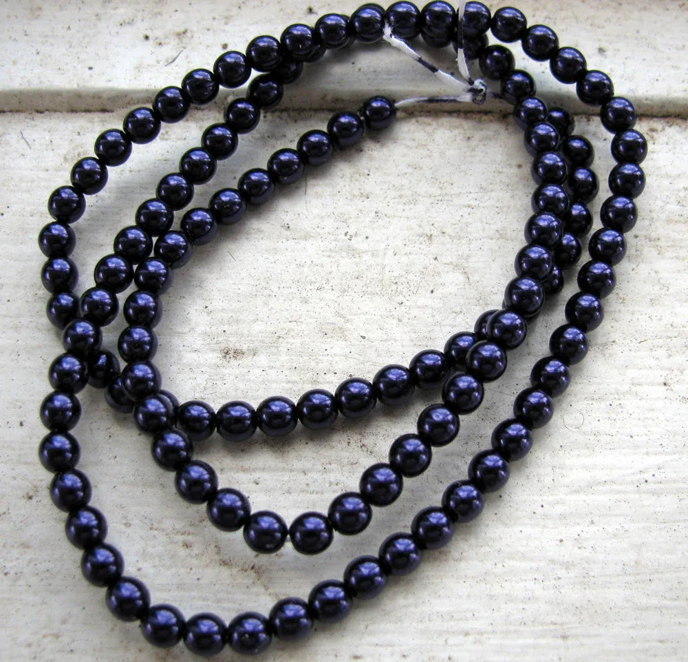 Tjeckiska vaxade glaspärlor - Purple 4mm, 1 sträng Hilmas Pyssel