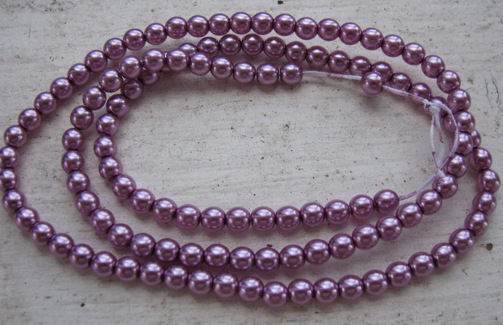 Tjeckiska vaxade glaspärlor - Fuchsia 4mm, 1 sträng Hilmas Pyssel