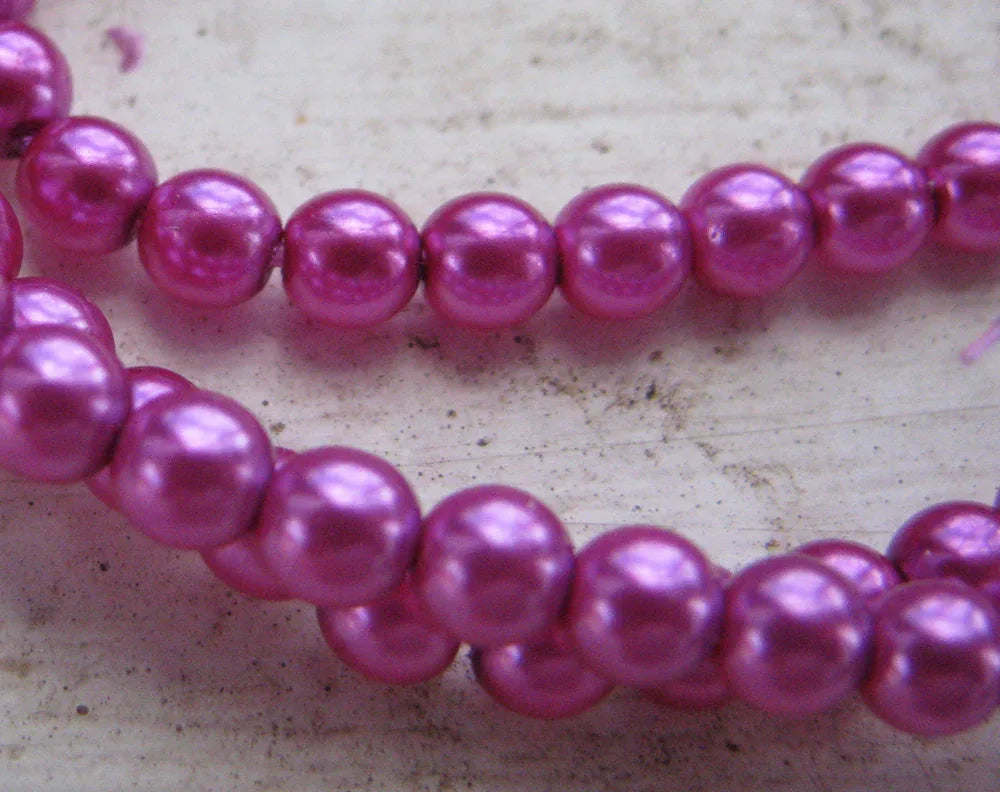 Tjeckiska Vaxade Glaspärlor - Hot Pink 4mm, 1 sträng Hilmas Pyssel