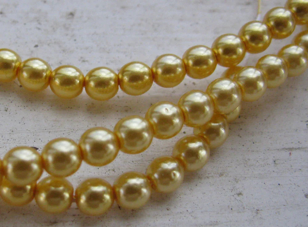 Tjeckiska Vaxade Glaspärlor - Sunglow 4mm, 1 sträng Hilmas Pyssel