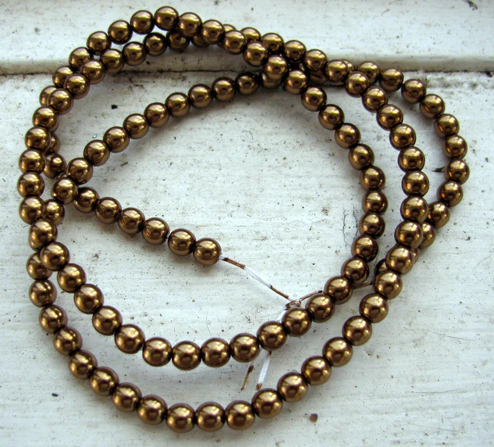 Tjeckiska vaxade glaspärlor - Antique Gold 4mm, 1 sträng Hilmas Pyssel