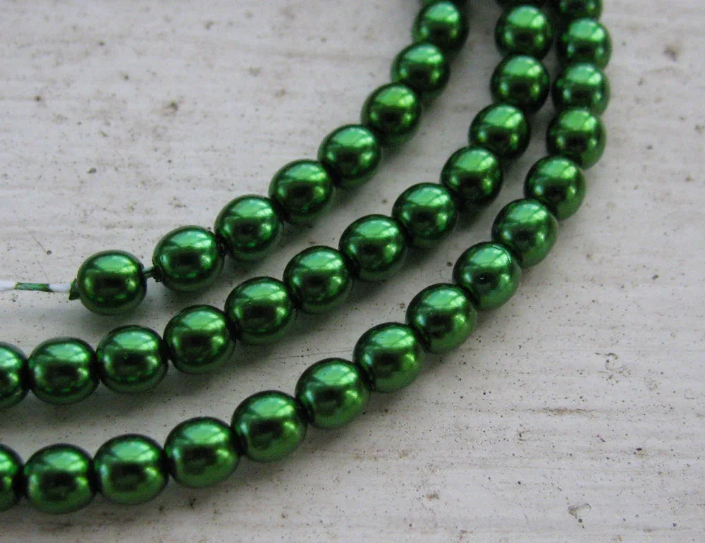 Tjeckiska Vaxade Glaspärlor - Xmas Green 4mm, 1 sträng Hilmas Pyssel