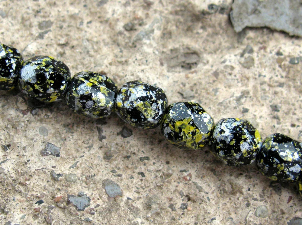 Tjeckiska Firepolish - Tweedy Yellow 6mm, 1 sträng Hilmas Pyssel