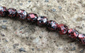 Tjeckiska Firepolish - Tweedy Red 6mm, 1 sträng Hilmas Pyssel