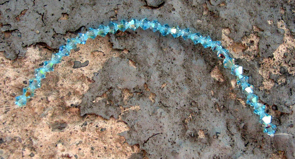 Tjeckiska MC Bicone - Aqua AB 4 mm, 1 sträng Preciosa