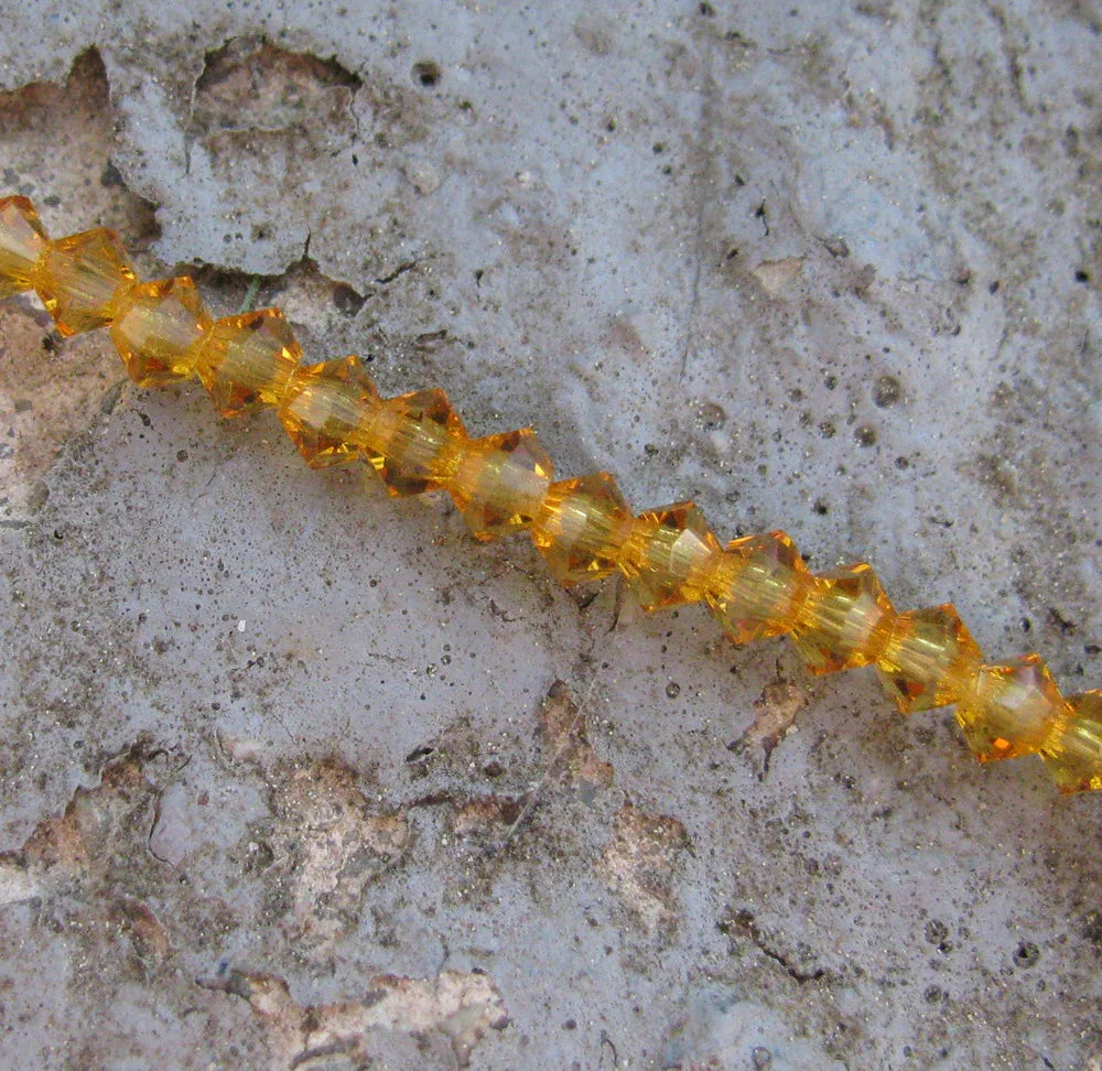 Tjeckiska MC Bicone - Topaz 3 mm, 1 sträng Preciosa