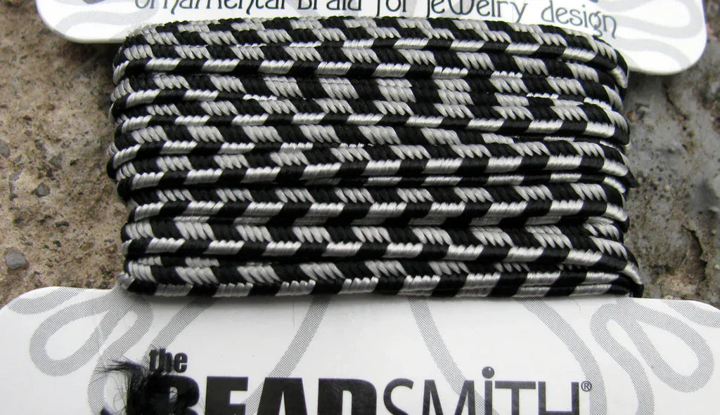 Soutache band randigt - Silver Grå / Svart 1 förpackning (3 yards) Beadsmith
