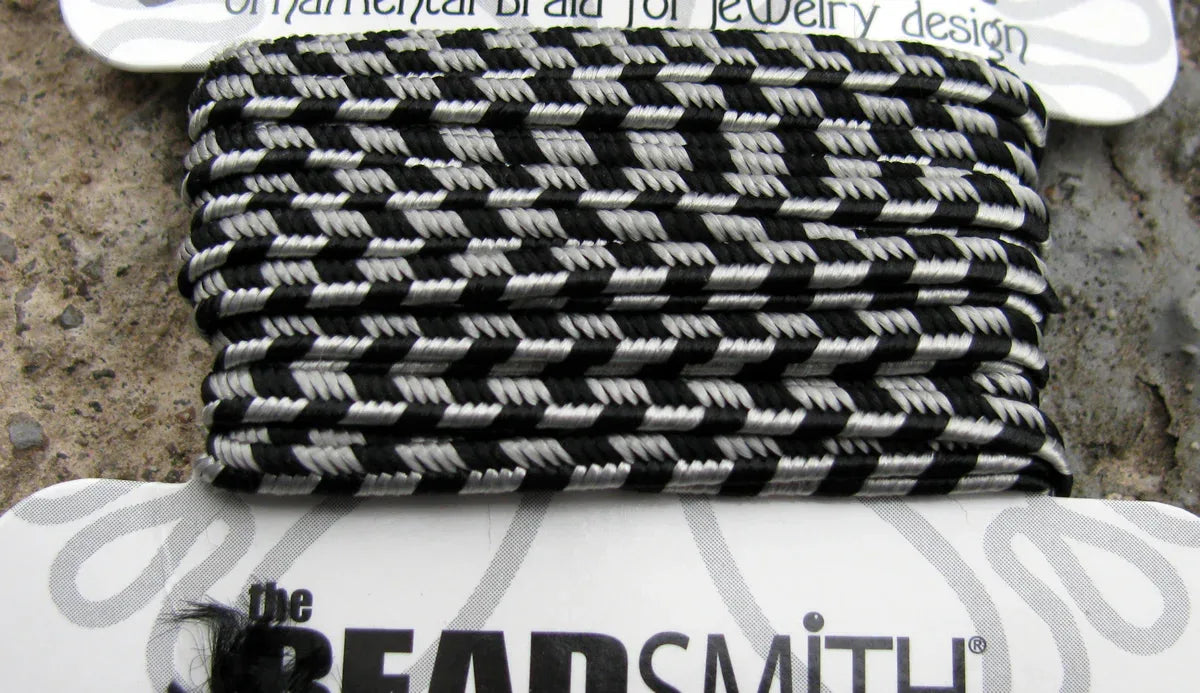 Soutache band randigt - Silver Grå / Svart 1 förpackning (3 yards) Beadsmith